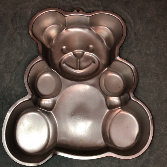 VIntage 1982 Wilton #502-3754 Teddy Bear Aluminum Cake - Picture 2 of 3